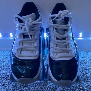 Jordan 11 Emerald Low Size 9 Mens